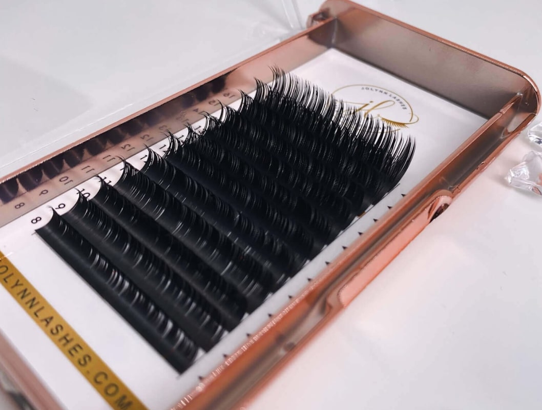 the-benefits-of-buying-eyelash-extension-trays-wholesale-7