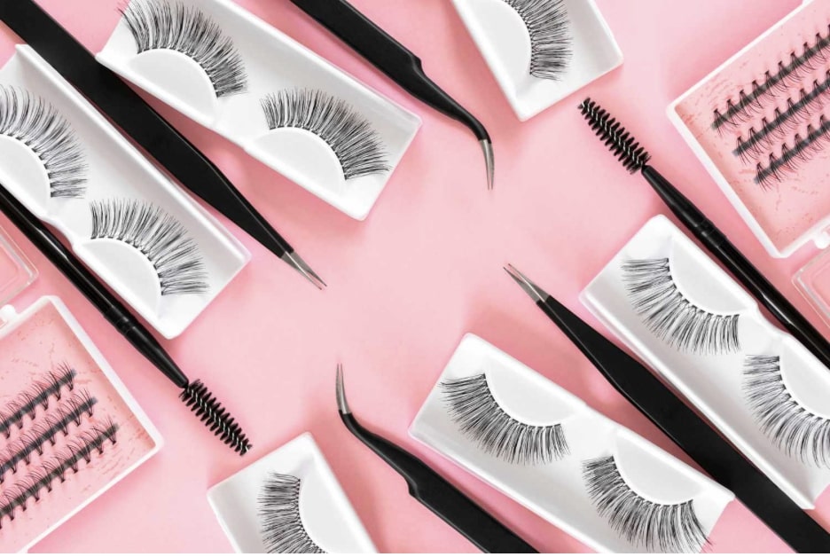 A Step-by-Step Guide on How to Apply False Eyelashes for Beginners