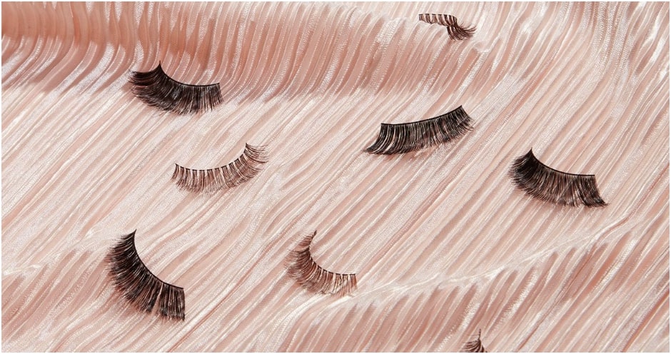how-to-remove-false-eyelashes-safely-and-easily-for-beginners-4