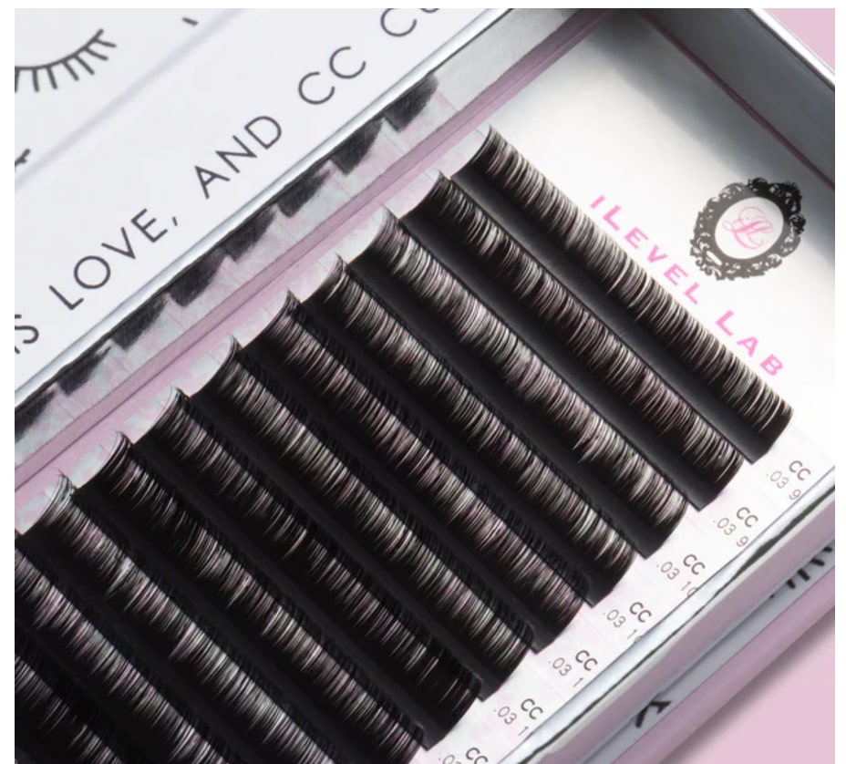 a-step-by-step-guide-on-how-to-apply-false-eyelashes-for-beginners-4