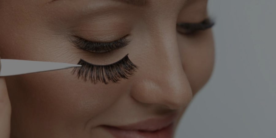 a-pros-guide-on-how-to-apply-strip-lashes-underneath-3