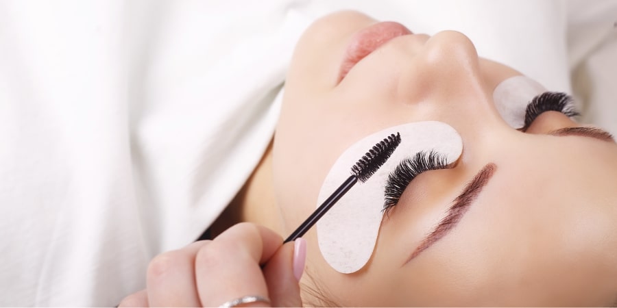 diy-guide-and-tips-on-how-to-make-your-own-strip-lashes-at-home-2