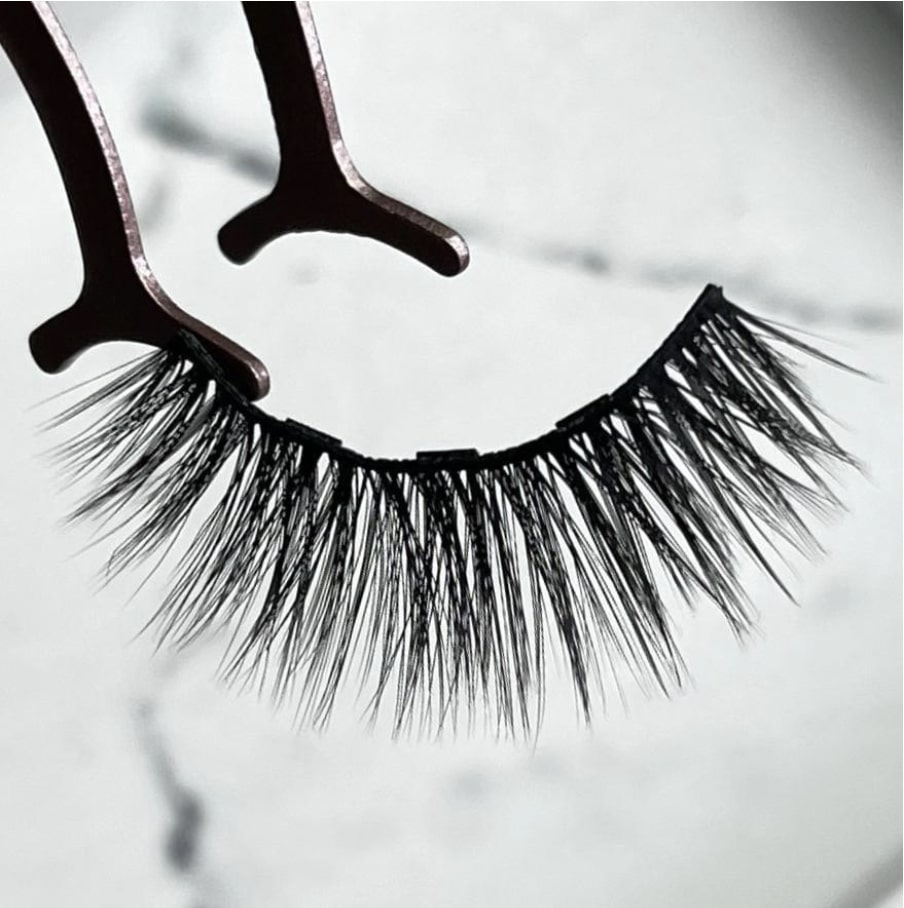how-to-remove-strip-lashes-without-hassle-3