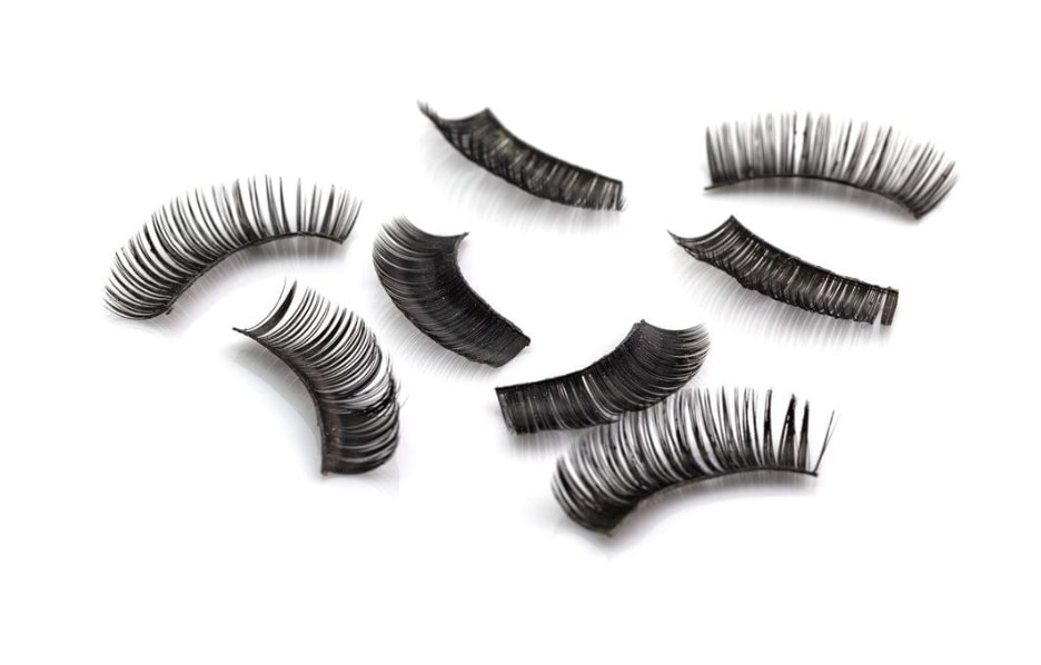 tricks-on-how-to-make-your-strip-lashes-last-a-week-7